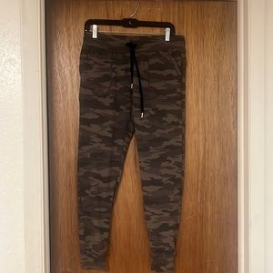 ZYIA Green Camo Unwind Joggers, size M